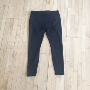 Fabletics black size S short legging
